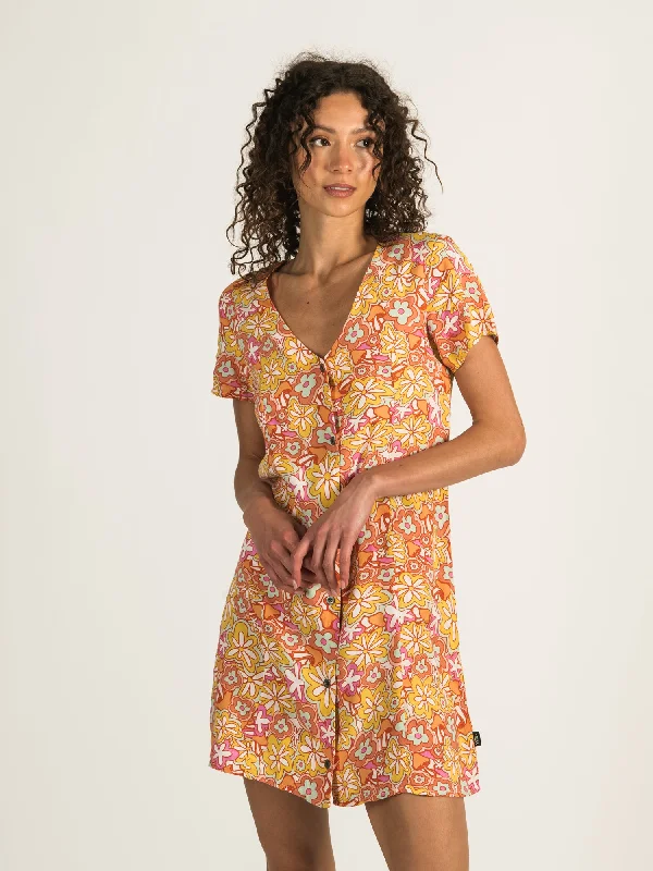 VANS RESORT FLORAL BRUNCHING DRESS  - CLEARANCE Crew Neckline Sporty