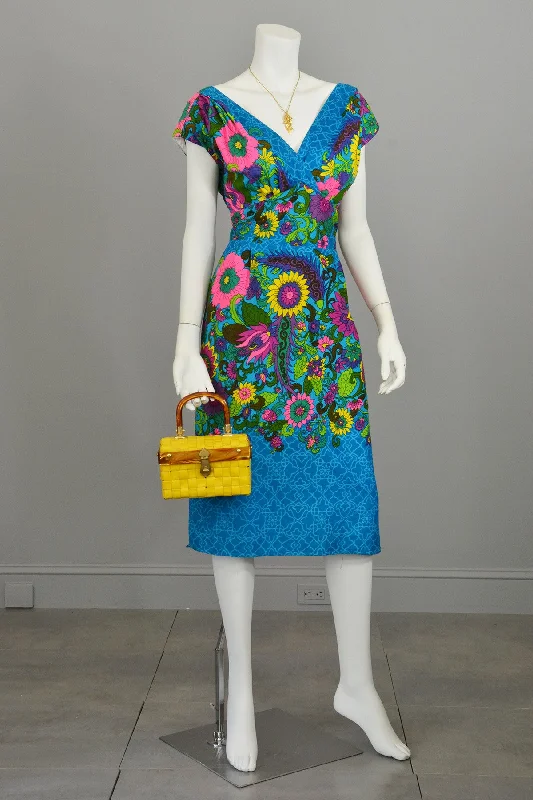 1970s Sunflowers in a Garden Dress Size M/L, Plunging neckline Bust 38", Waist 30" Tunics Brand named